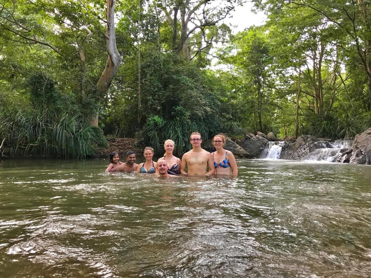 Dinesh Safari Homestay 达瓦拉维 外观 照片